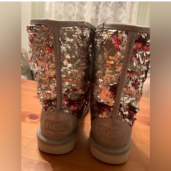 UGG Flip Sequin Boots Cosmos Classic Short Silver Pink 1094982 Women's Sz 6 - Picture 6 of 12